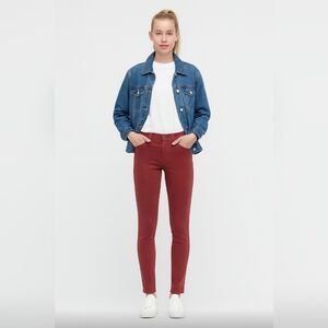 Uniqlo Tapered Ankle Jeans Maroon Size 8 / 30” EUC